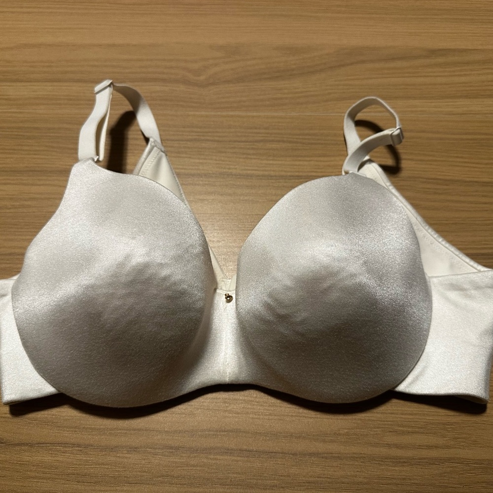 Cacique White/cream Molded T-Shirt Bra with Underwire 38D
